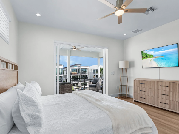 Fort Myers Beach Luxury Canal-Front Rental - 5 King Suites & Private Pool